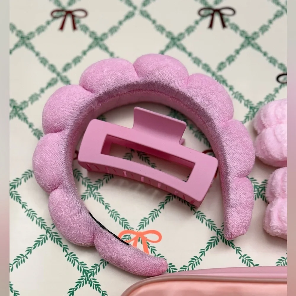 Cute pink self-care / beauty accessories set 💕